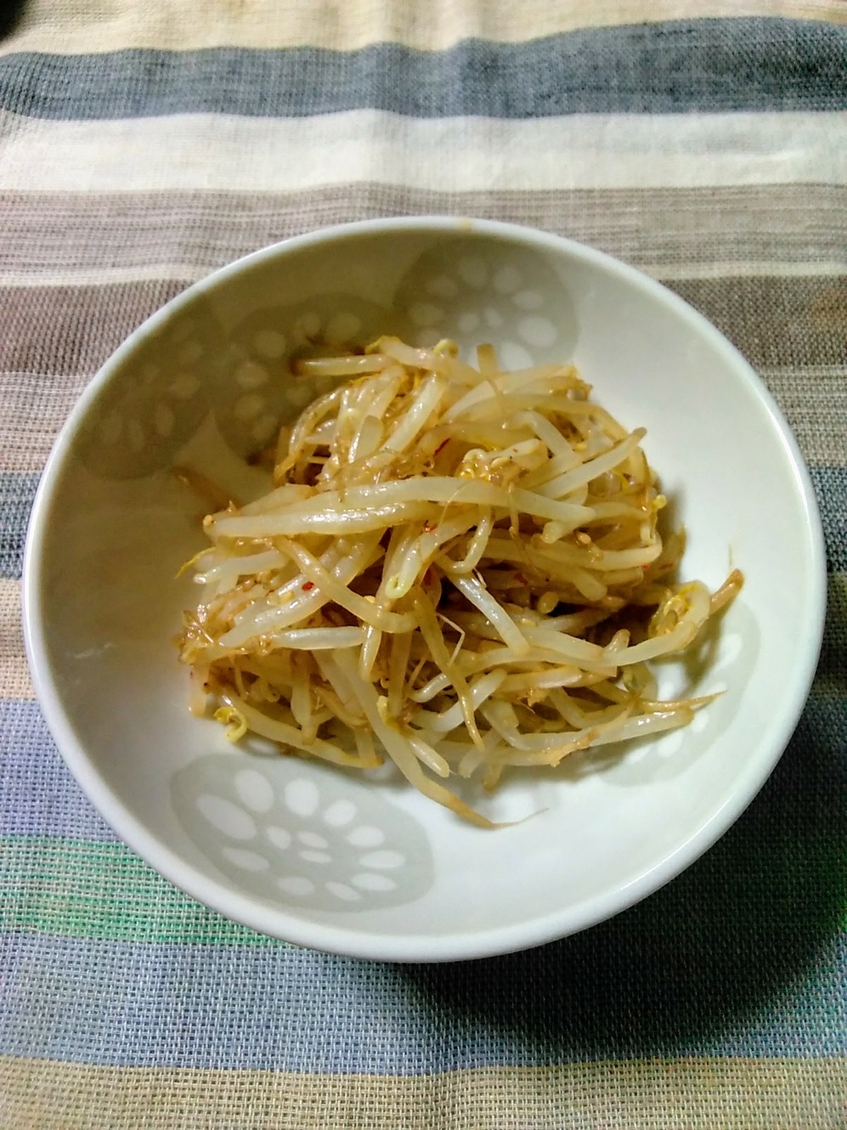 ニンニクと豆板醤が決め手の旨辛もやし