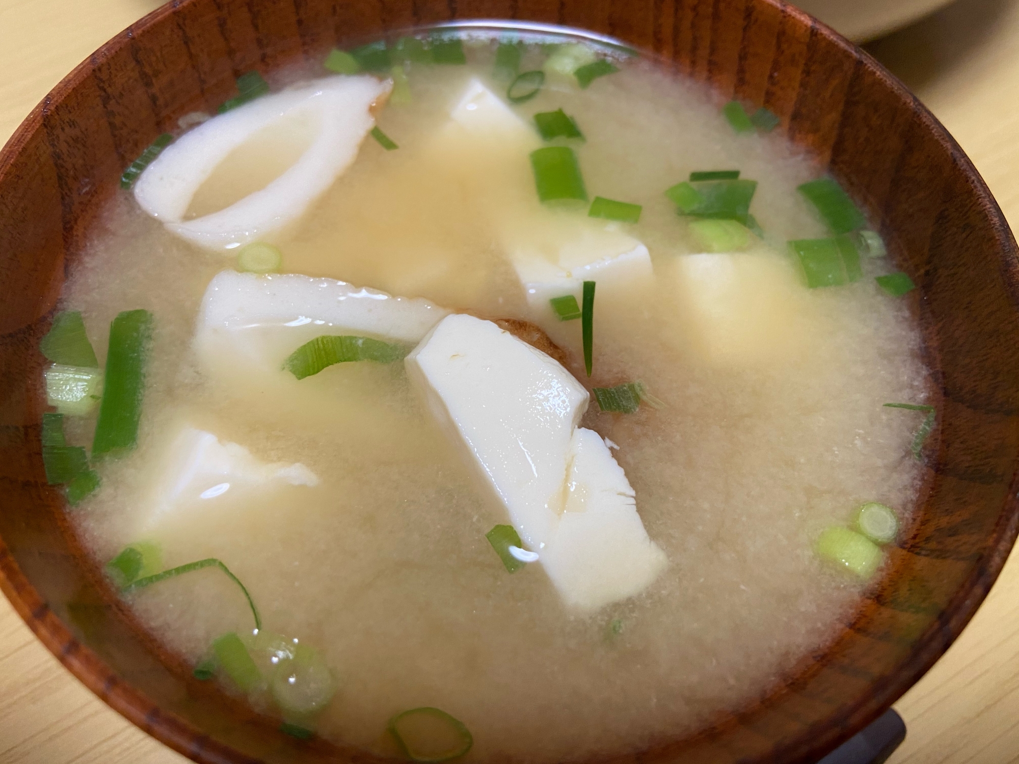 豆腐とちくわの簡単味噌汁