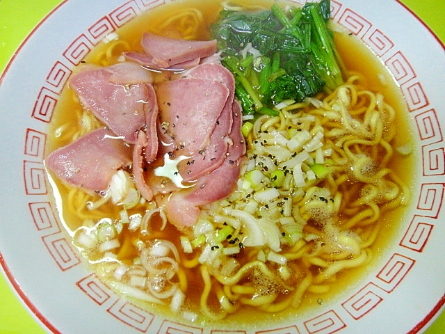 タン塩とほうれん草の醤油ラーメン