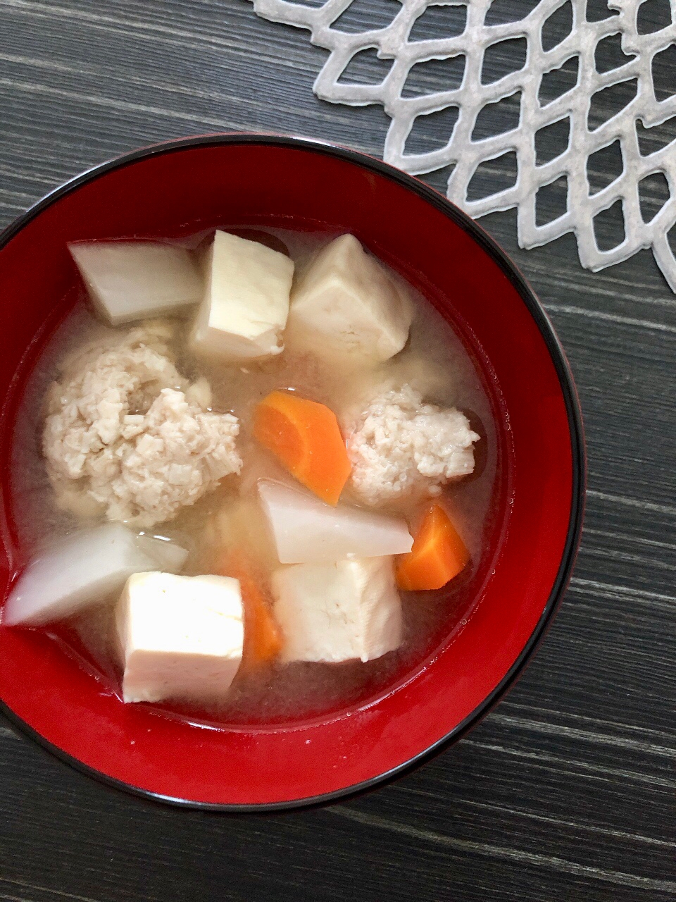 えのき鶏団子と豆腐と根菜の味噌汁