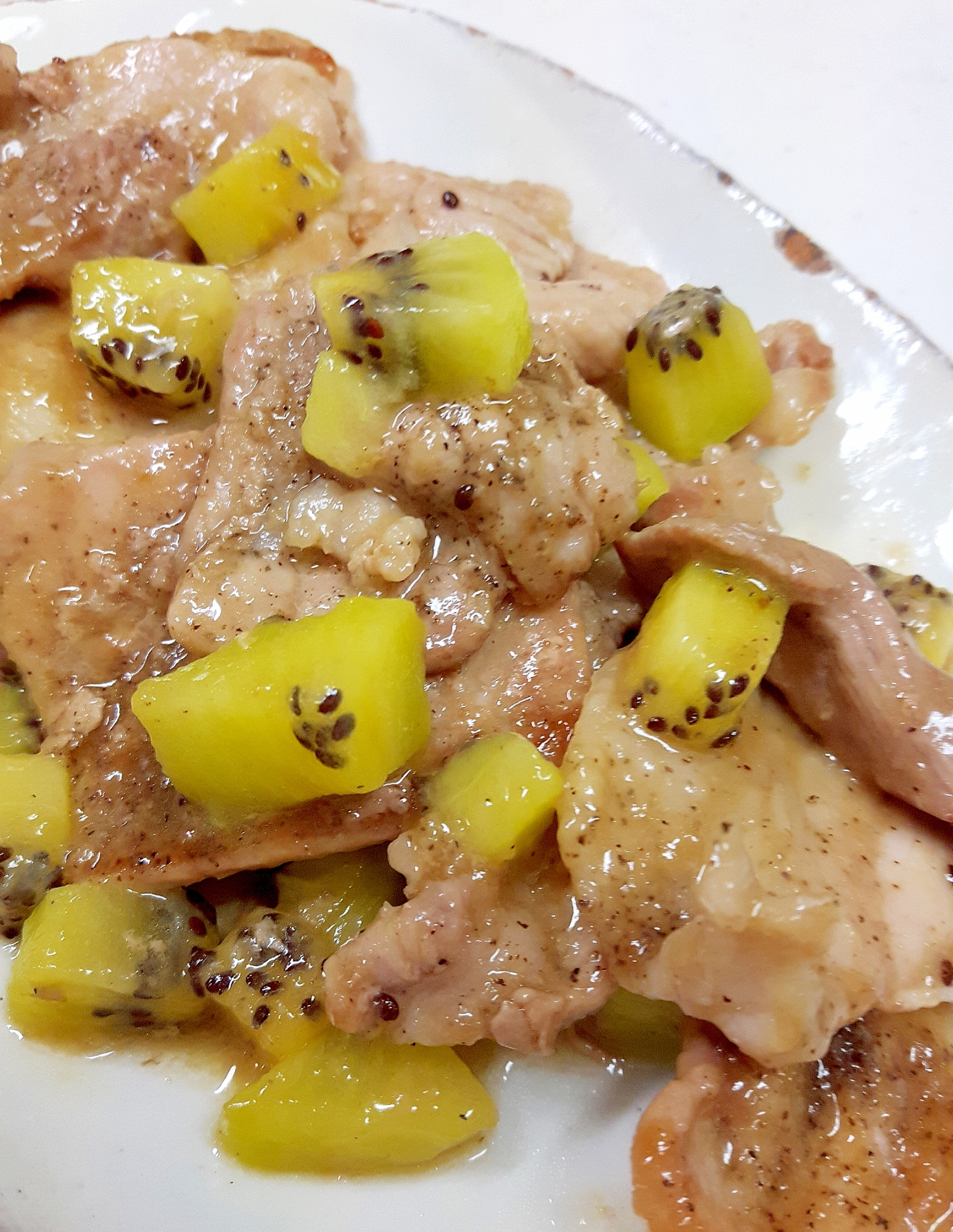 子供が喜ぶ!豚肉炒めwith甘辛キウイソース♪