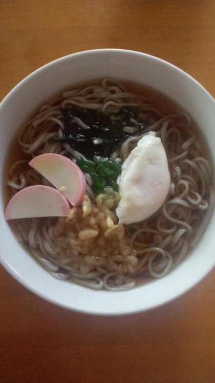 わかめと天かす蕎麦＋おとし卵