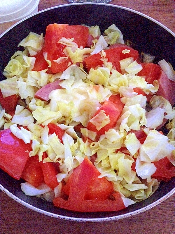 妊婦の一人ランチ☆ソーセージと野菜のトマトの蒸し煮