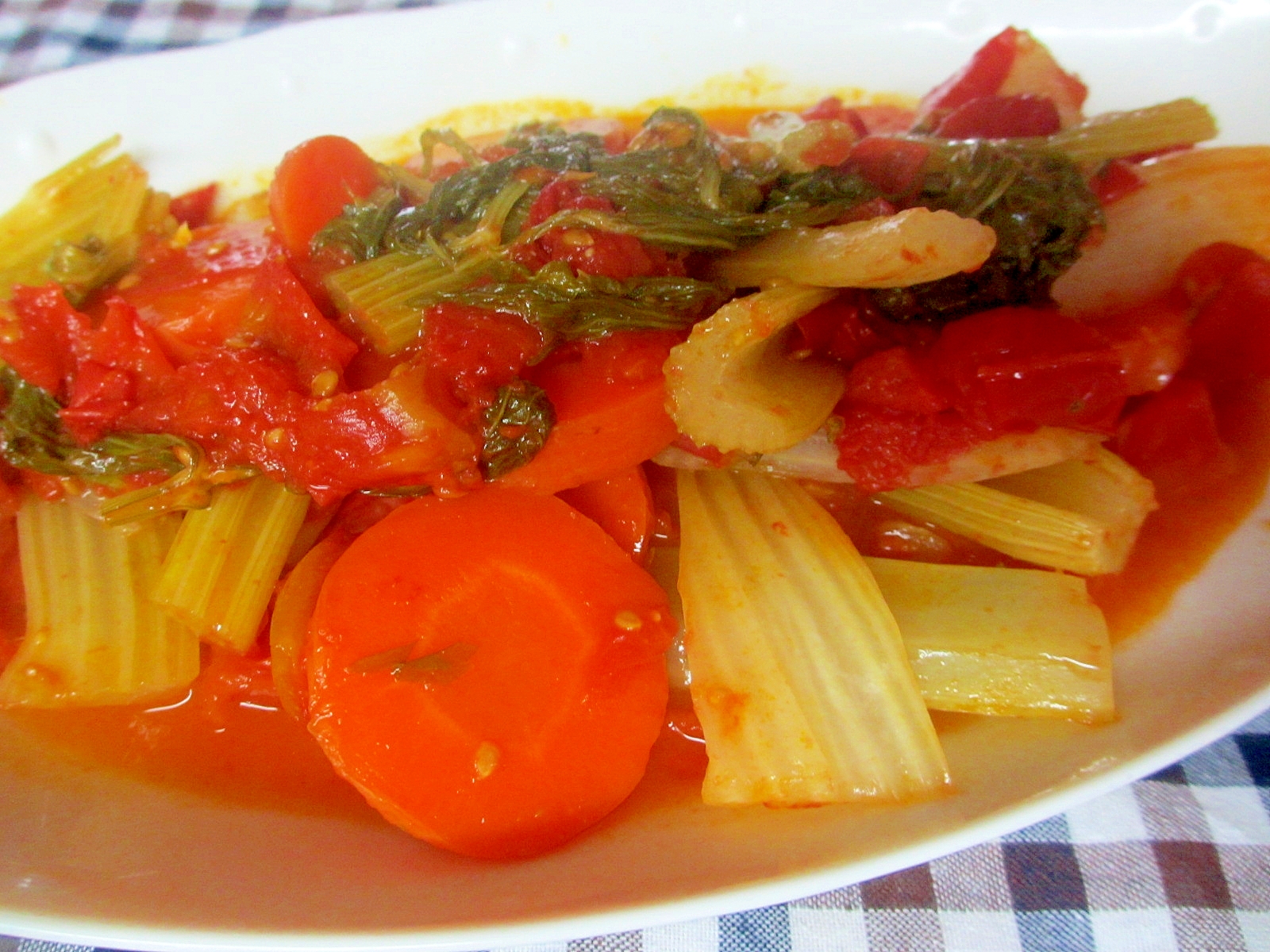 セロリ、にんじん、トマトのオイル煮