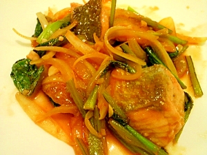 鮭と小松菜のチリソース炒め
