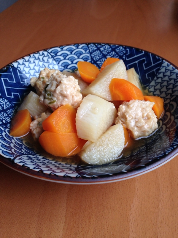 長いもと人参と鶏だんごの煮物♪