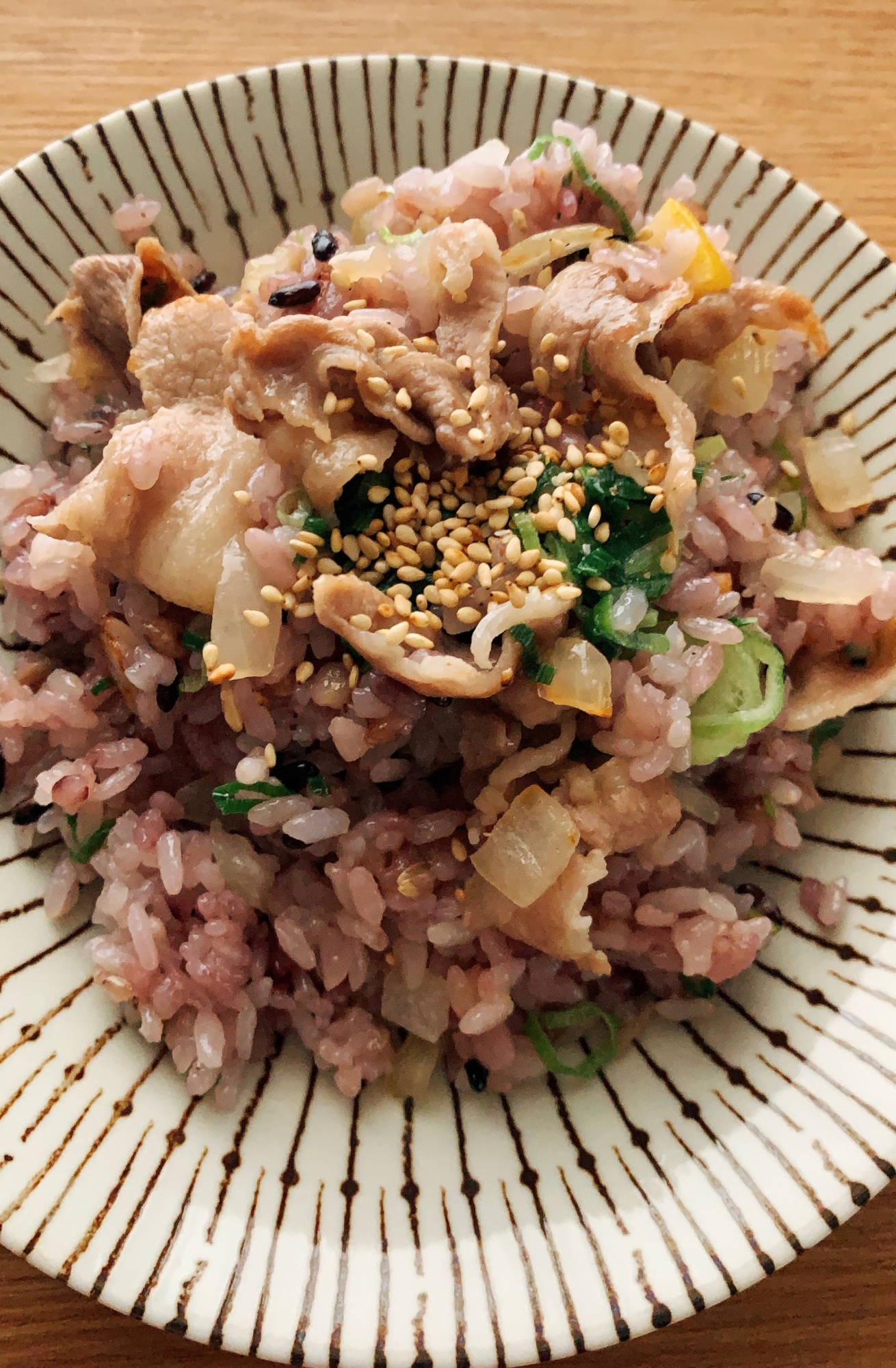 栄養満点！雑穀米で作る豚レモンチャーハン