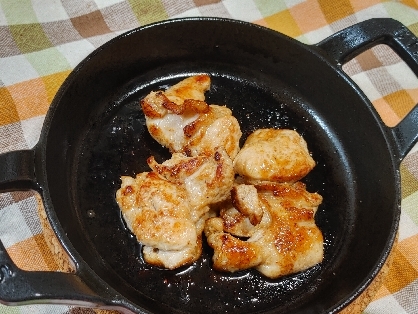 スパイスたっぷり〜鶏もも肉のジャークチキン〜