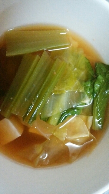 小松菜とキャベツと豆腐の味噌汁