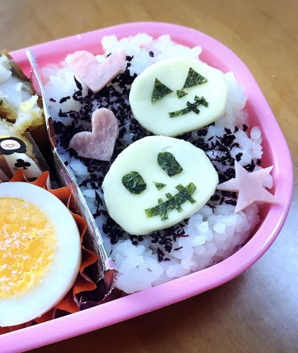 簡単キャラ弁☆2色のチーズＤＥハロウィンのお弁当♪