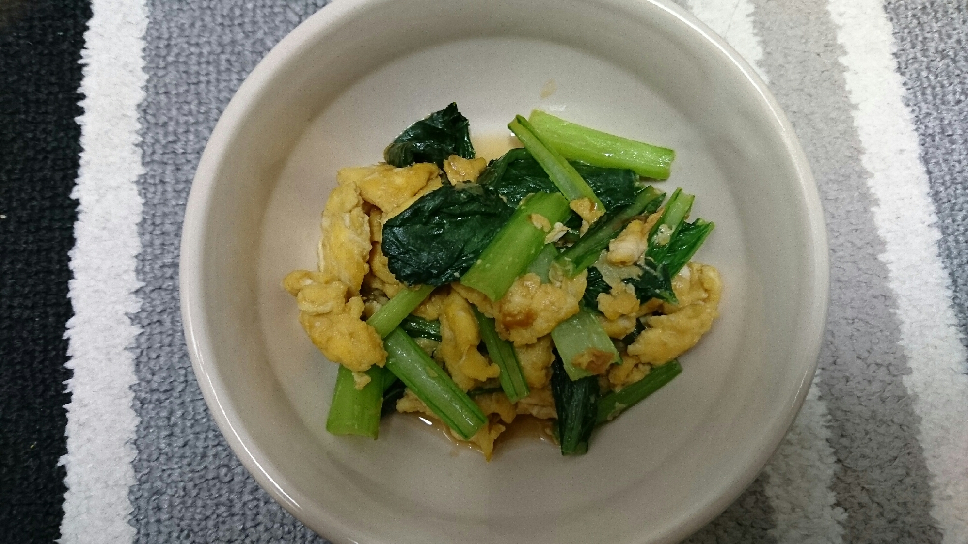 簡単10分 小松菜の卵炒め レシピ 作り方 By まきっぺぺぺ 楽天レシピ