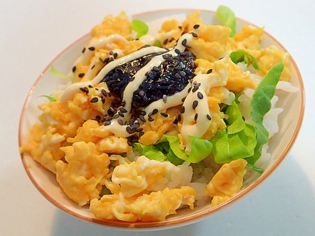 岩のり・マヨ・黒胡麻で　サラダ菜と炒り卵のご飯