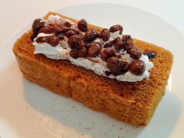 ホイップと麦チョコの黒糖蒸しパン