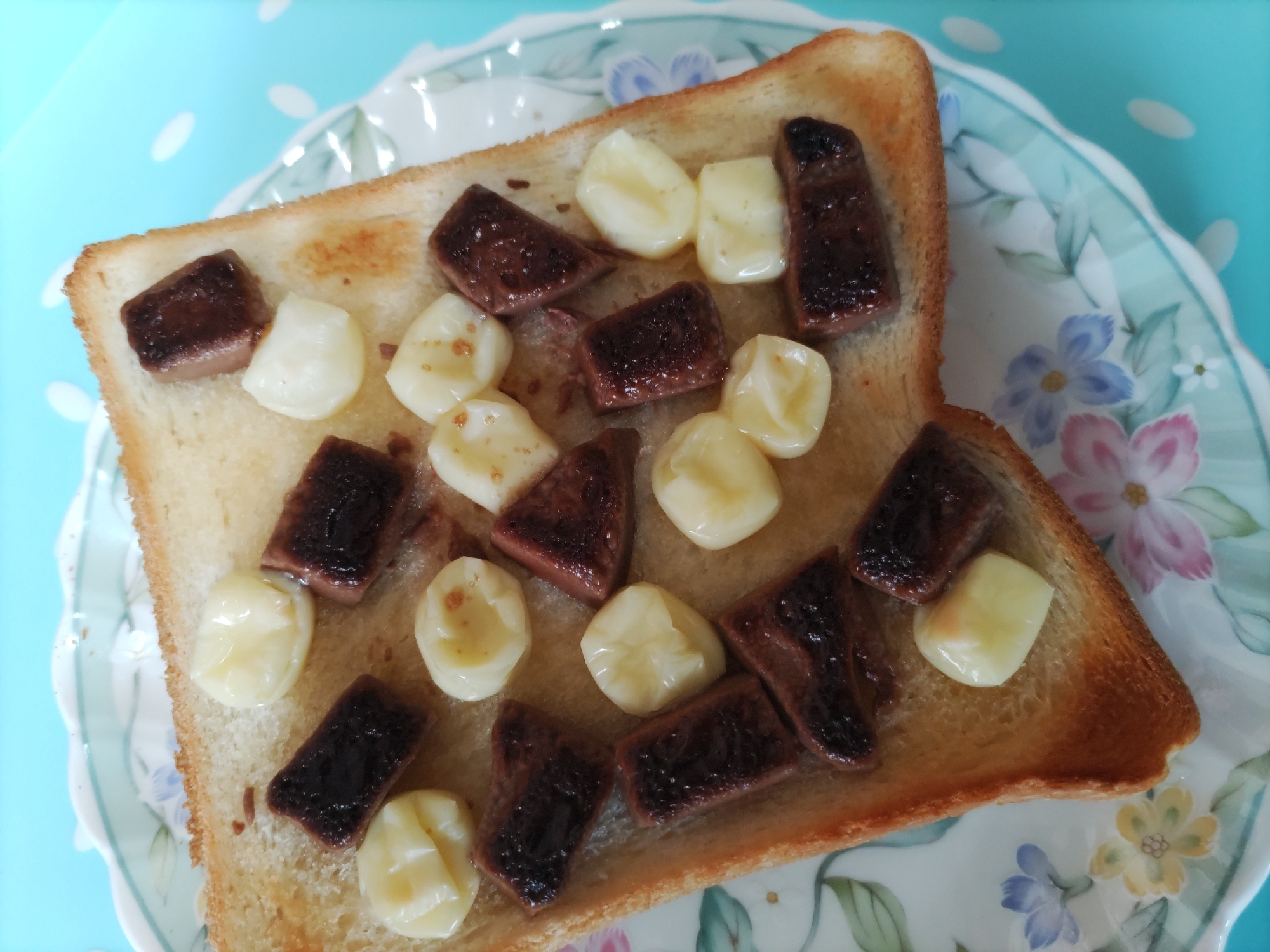 チョコとベビーチーズのはちみつトースト