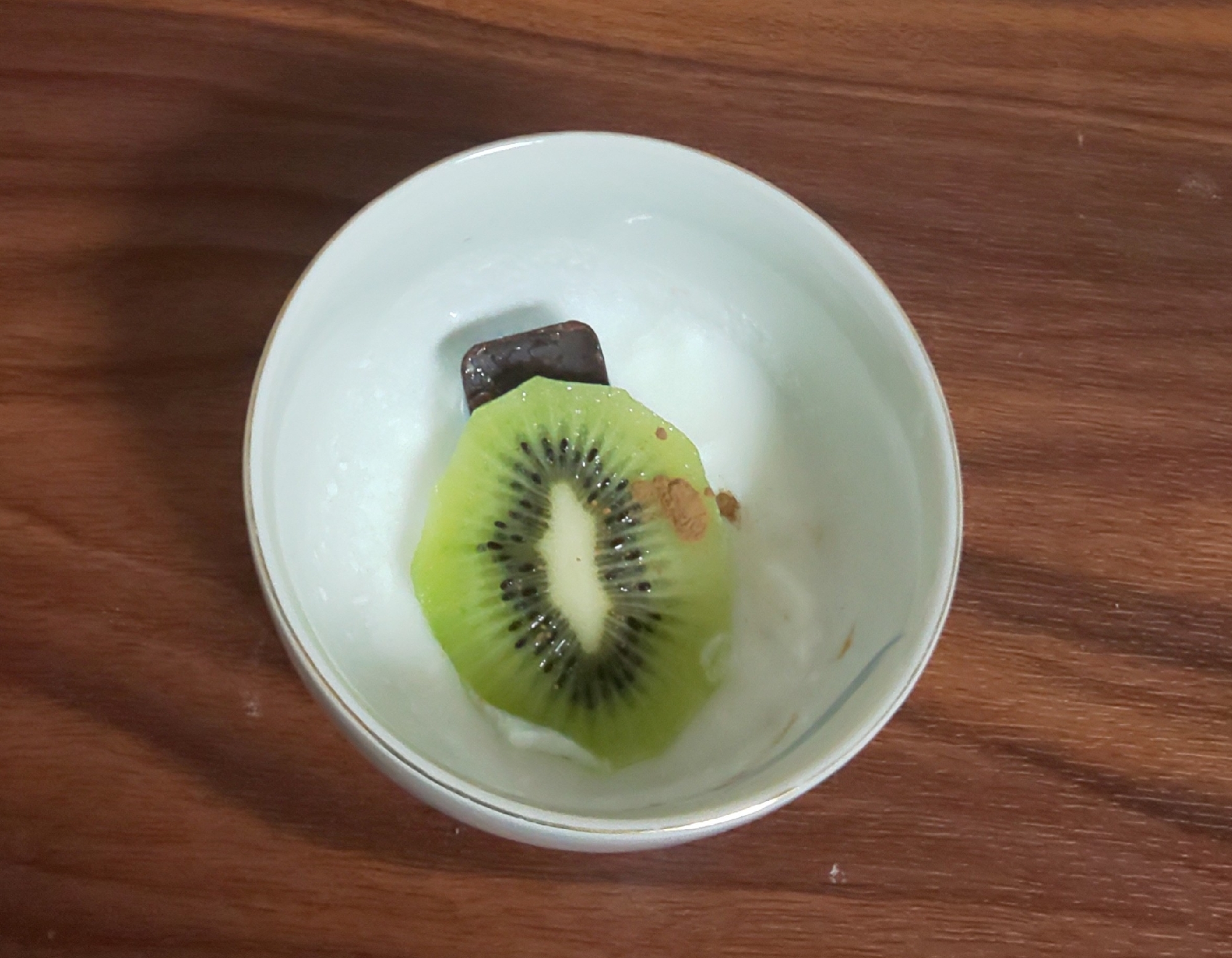 キウイとチョコヨーグルト