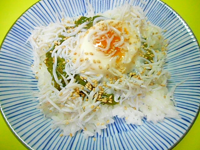 めかぶとしらすの温玉ごはん