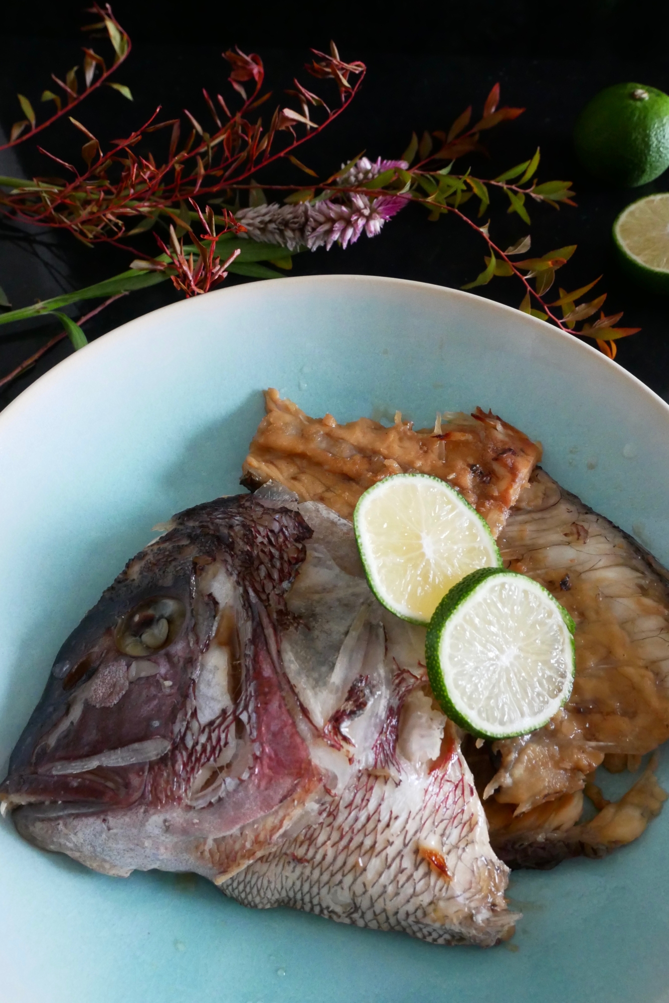 へべすの皮で煮詰める芳醇な鯛のあら炊き