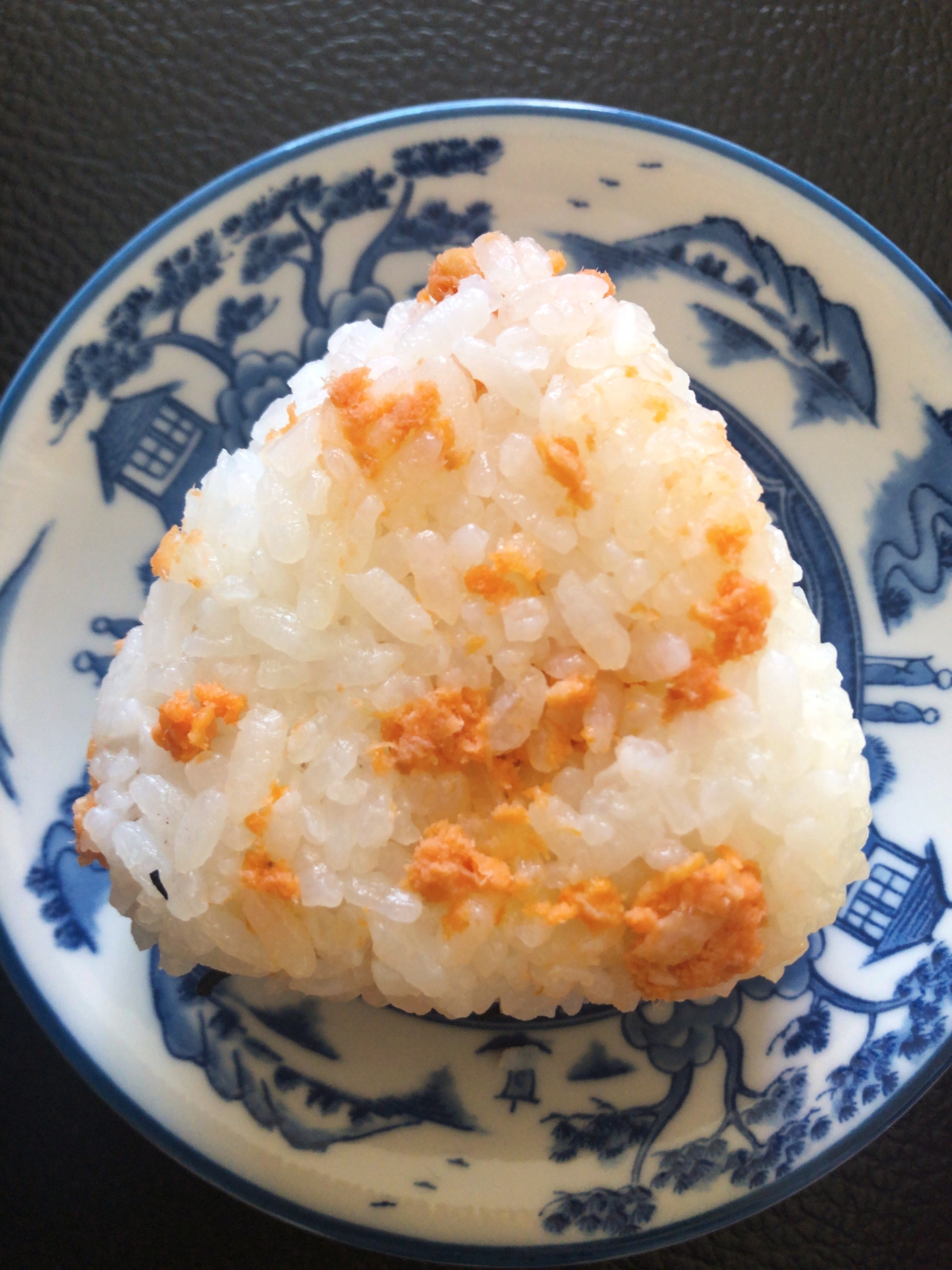 ごま油と鮭の田舎おにぎり