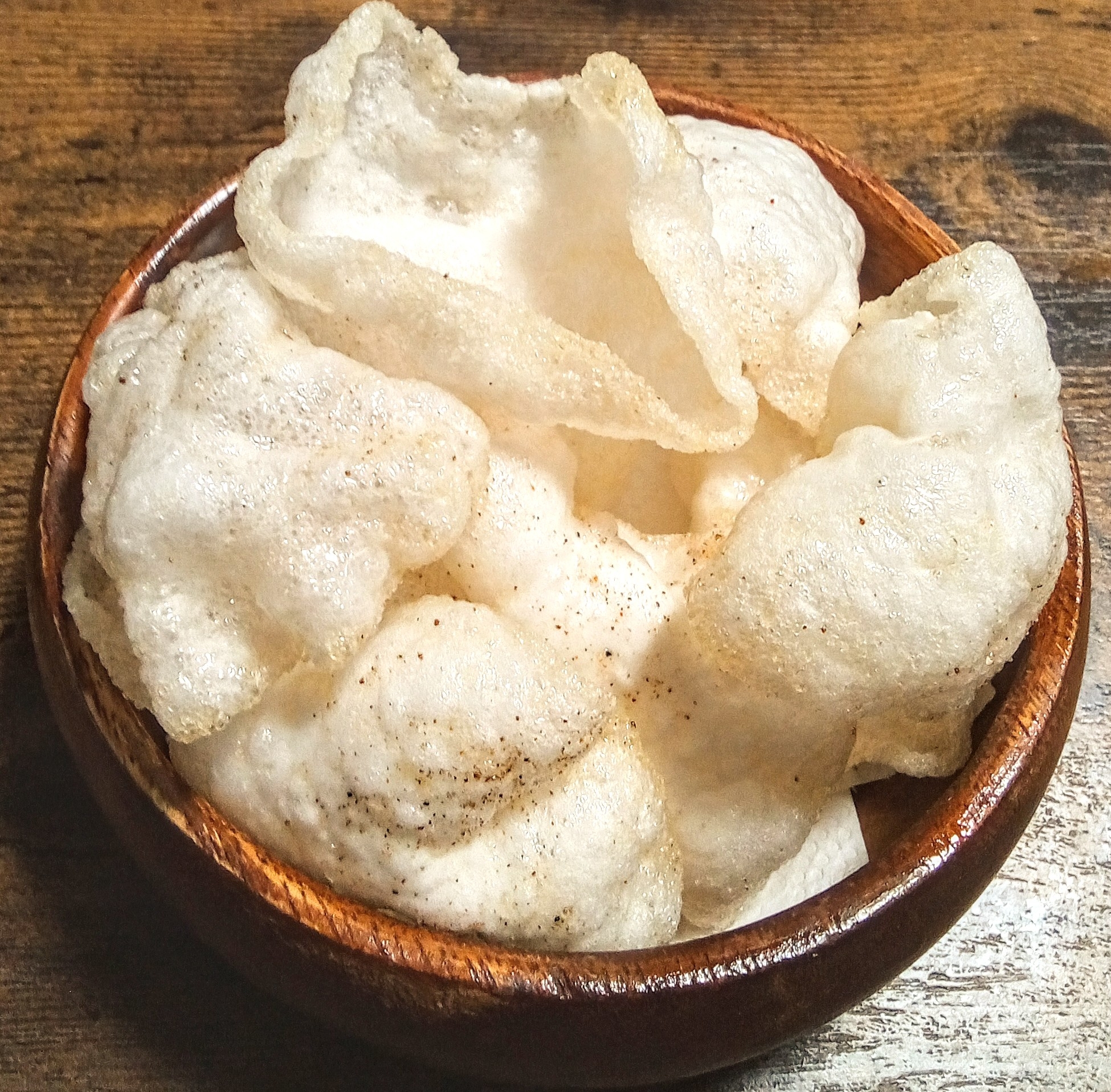 今日のおつまみ!!揚げるえびせんべい!!