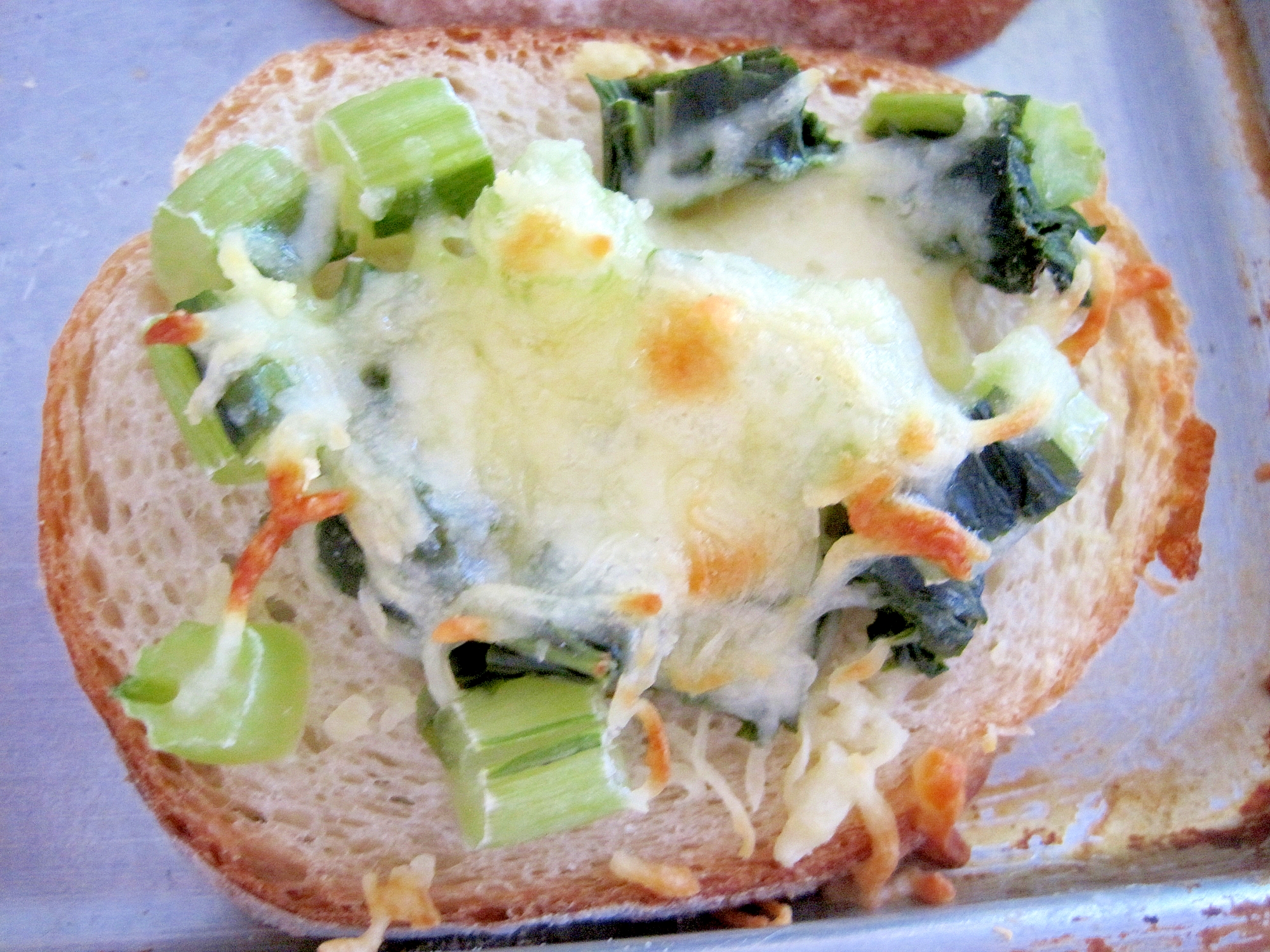 野沢菜とチーズのトースト
