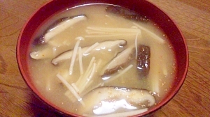 うまみタップリ☆きのこの味噌汁