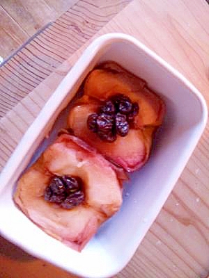 ダッチオーブンで 焼きりんご レシピ 作り方 By ナヲミング 楽天レシピ