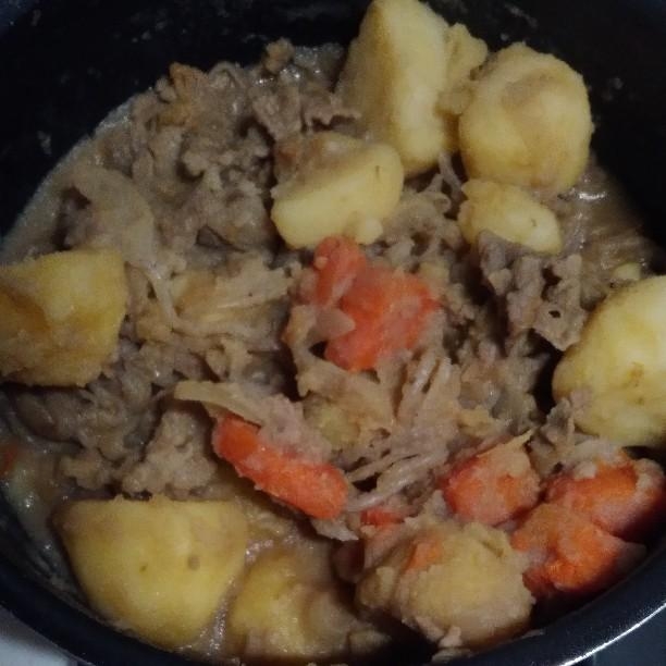 油を使わずに作る新玉葱とメークインの肉じゃが