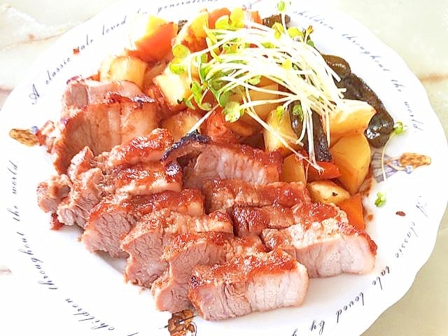 漬け込んで焼くだけ!豚バラと野菜のオーブン焼き♪