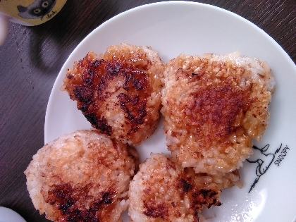 フライパンでこんがりめに焼きました。美味しく子供がすっごく喜んで食べてくれました(*^-^*)
胡麻を入れ忘れたので、次回は胡麻を入れて作りたいです。