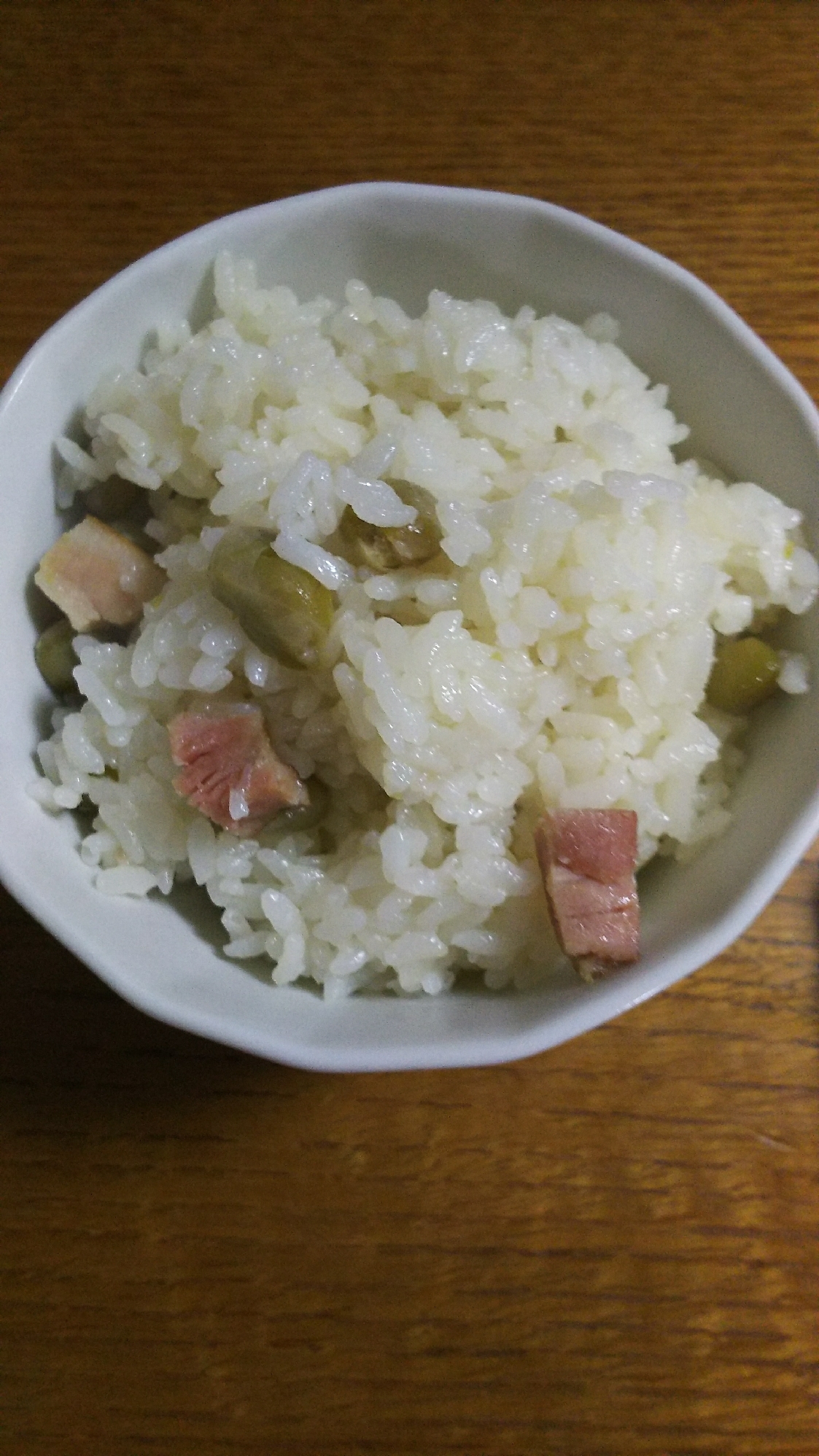 ベーコンとえんどう豆の炊き込みご飯