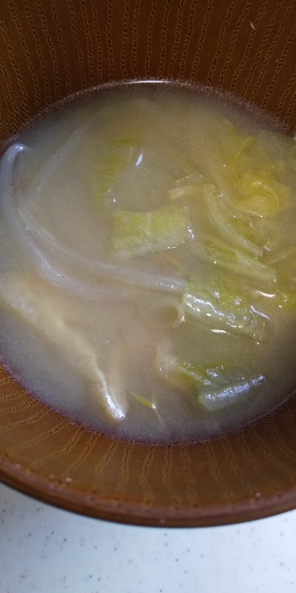 白菜ともやしと油揚げのお味噌汁