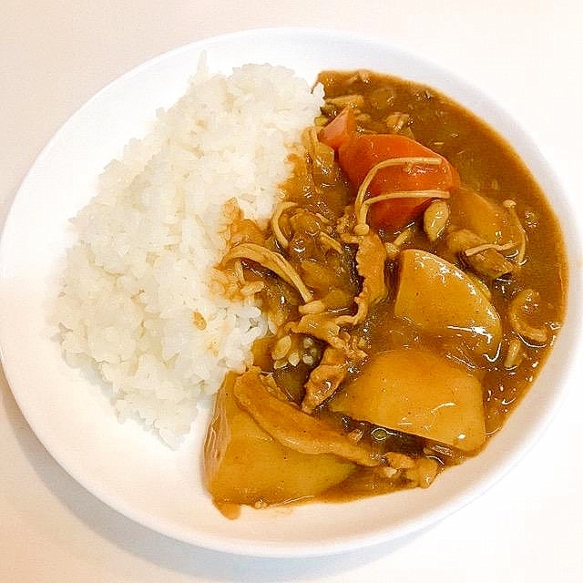 きのこたっぷりです♪モリモリのガーリックカレー