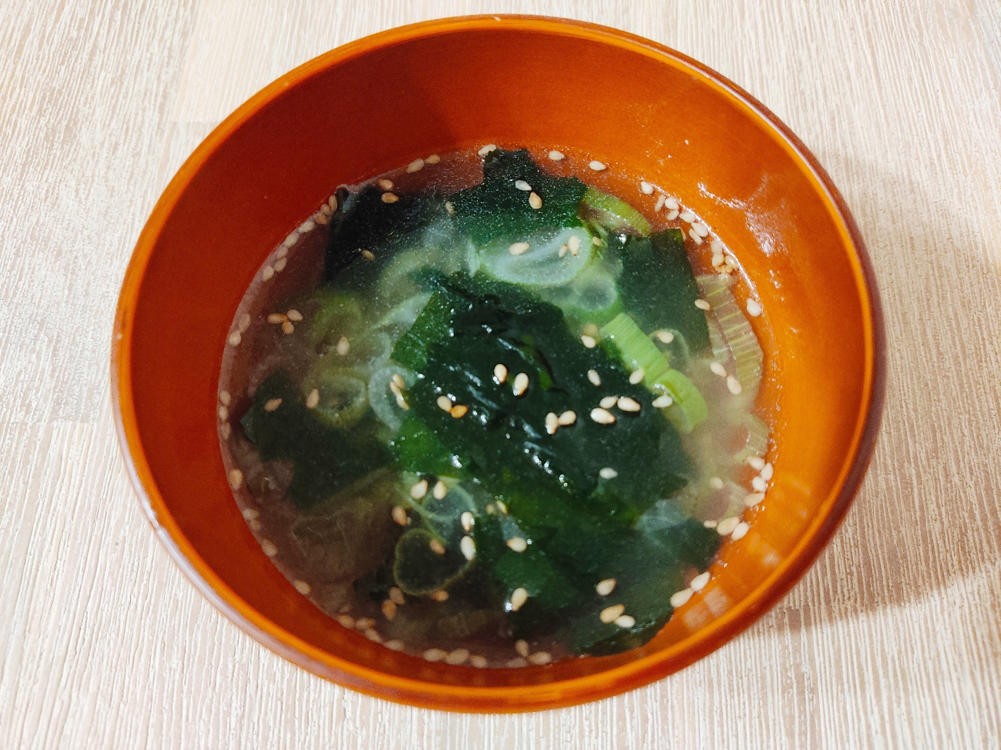 ごま油を少し☆ねぎとわかめの韓国風スープ