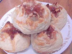 苺ジャム入りクリームチーズパン