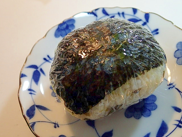 マヨ入り　高菜漬ととろろ昆布の韓国海苔巻きおにぎり