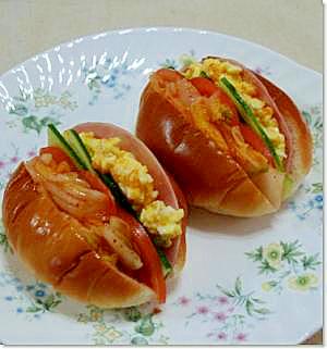 キムチ入りバターロールサンド