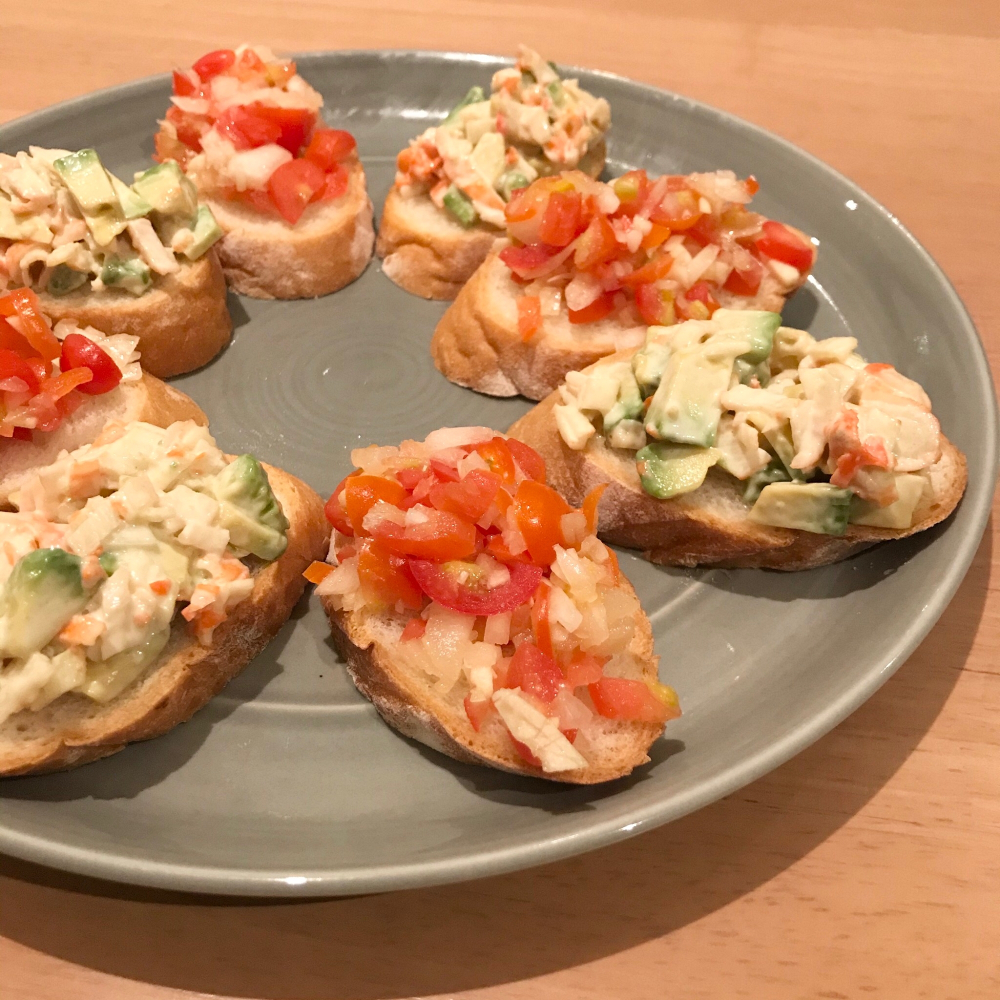 彩りきれいな トマトとアボカドの2色ブルスケッタ風 レシピ 作り方 By Ericow 楽天レシピ