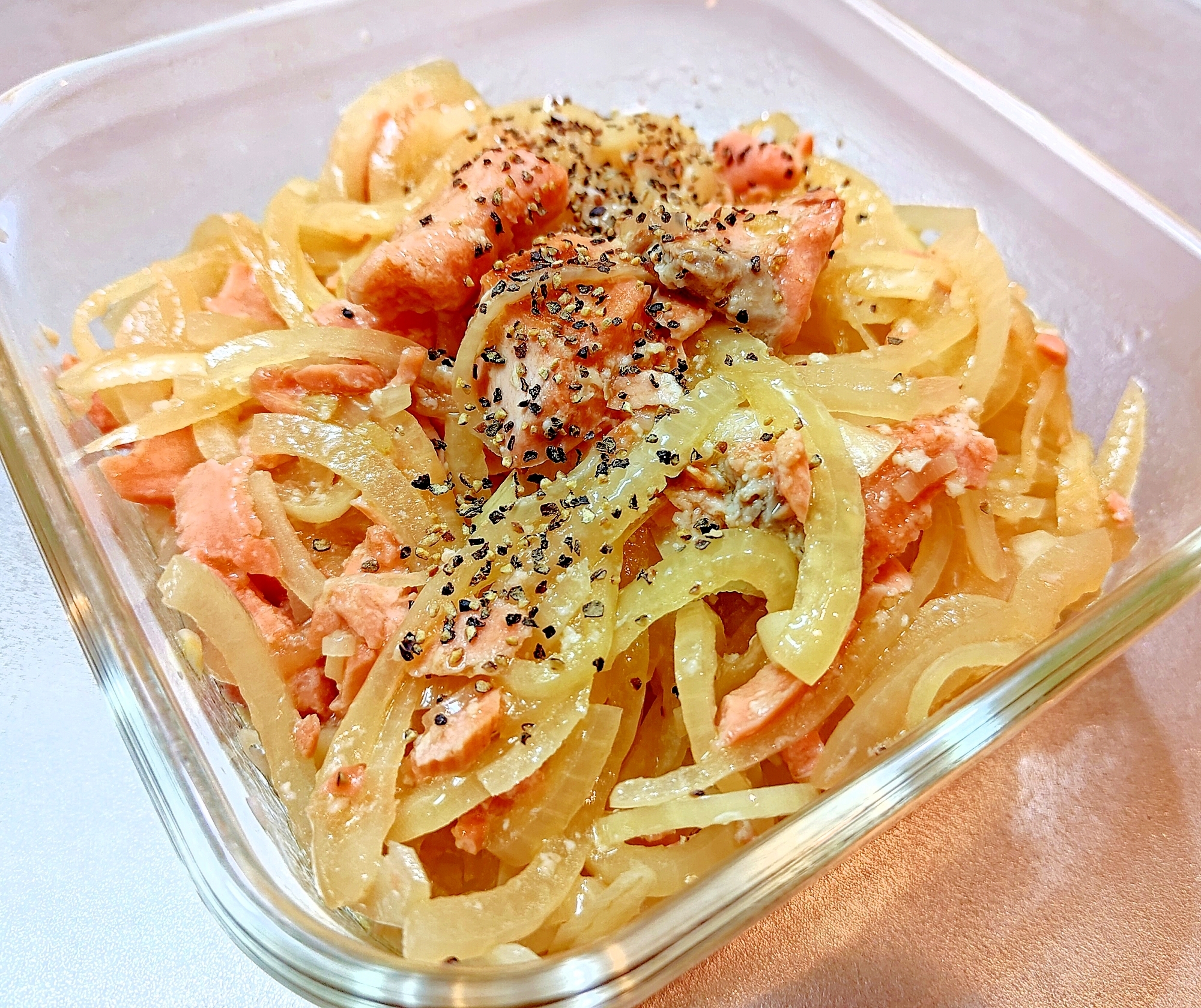 お酢で健康♪玉葱と焼鮭のさっぱりマリネ