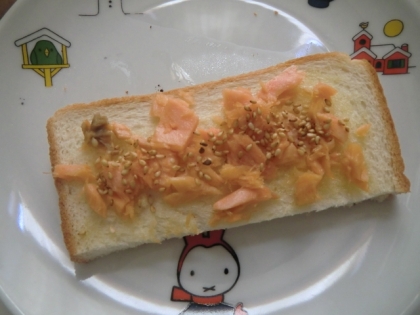 朝食に！鮭マヨごまトースト☆