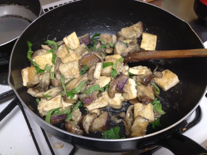 お肉なしでも大満足♫茄子と豆腐の味噌炒め