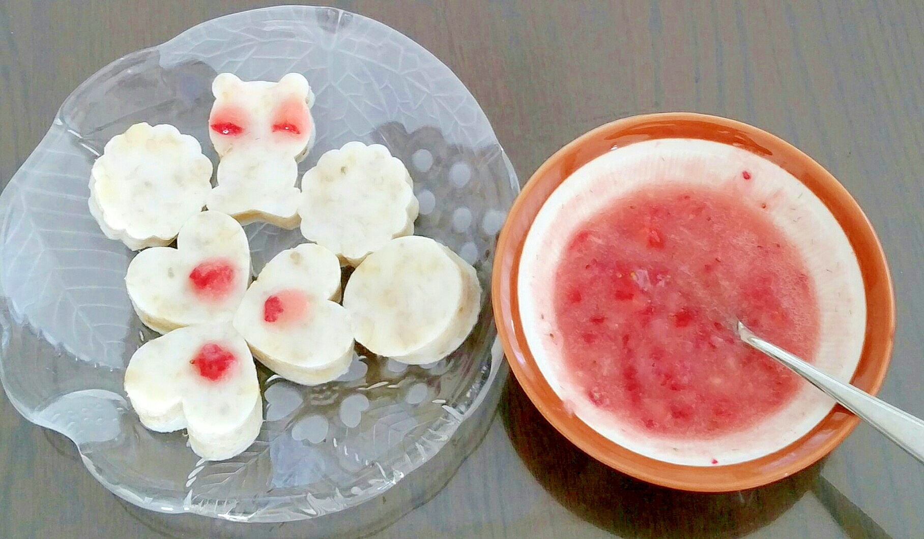 離乳食後期　バナナ寒天★イチゴソースを添えて★