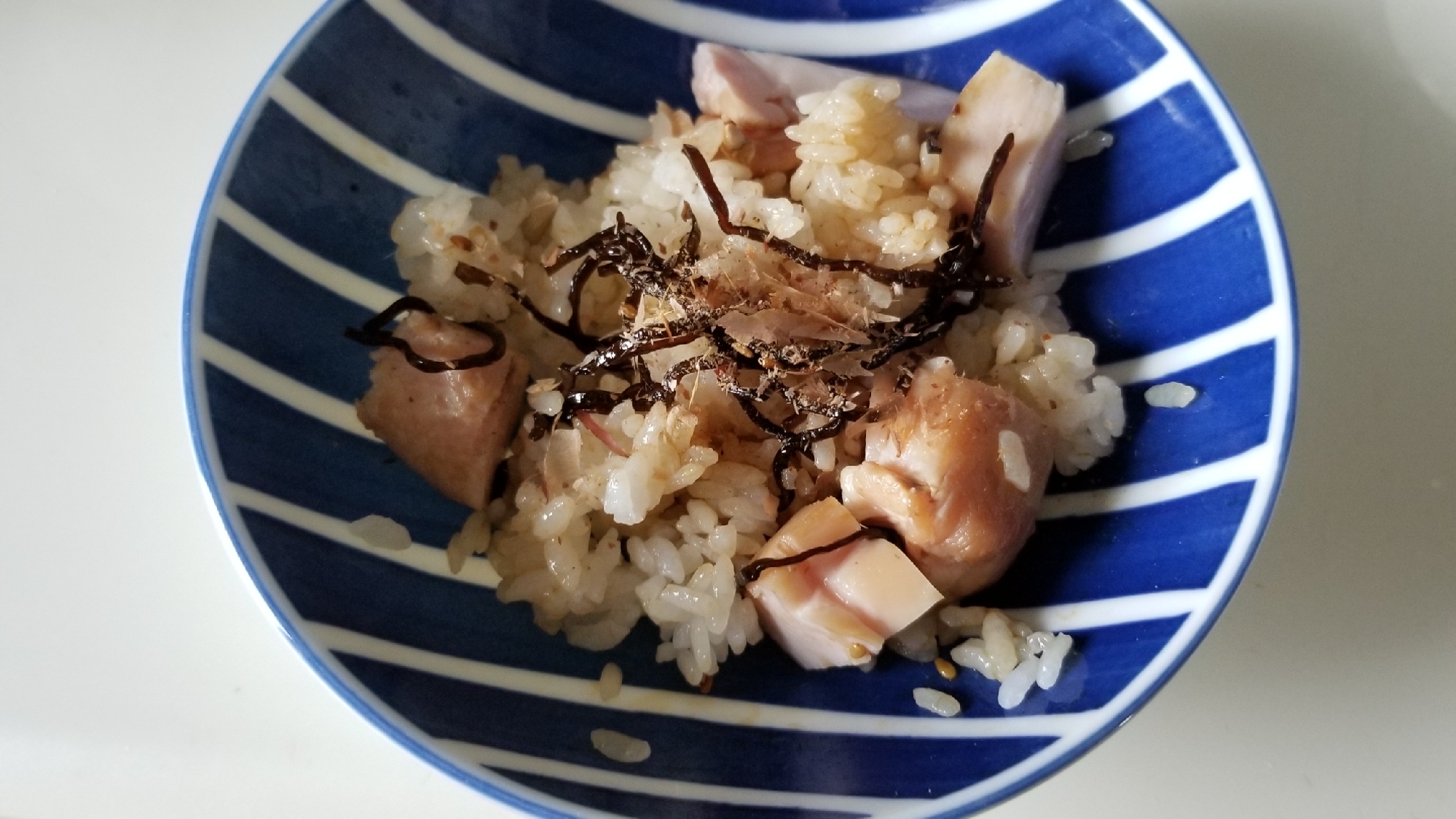 茹で鶏胸肉と昆布の佃煮の和風炒飯