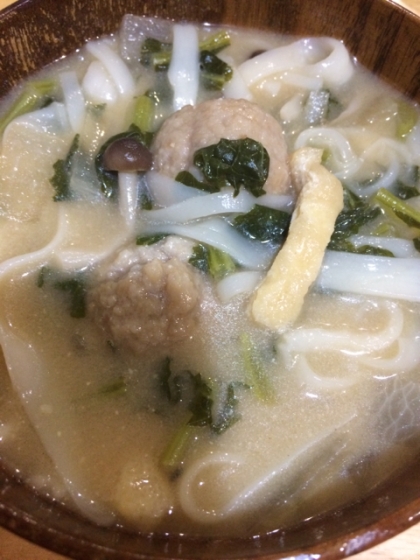 キャベツと肉団子の味噌煮込みうどん