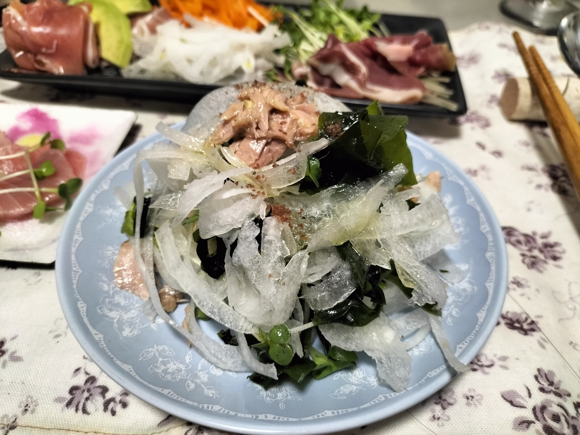 乾燥わかめとツナ缶で簡単♪玉ねぎサラダ