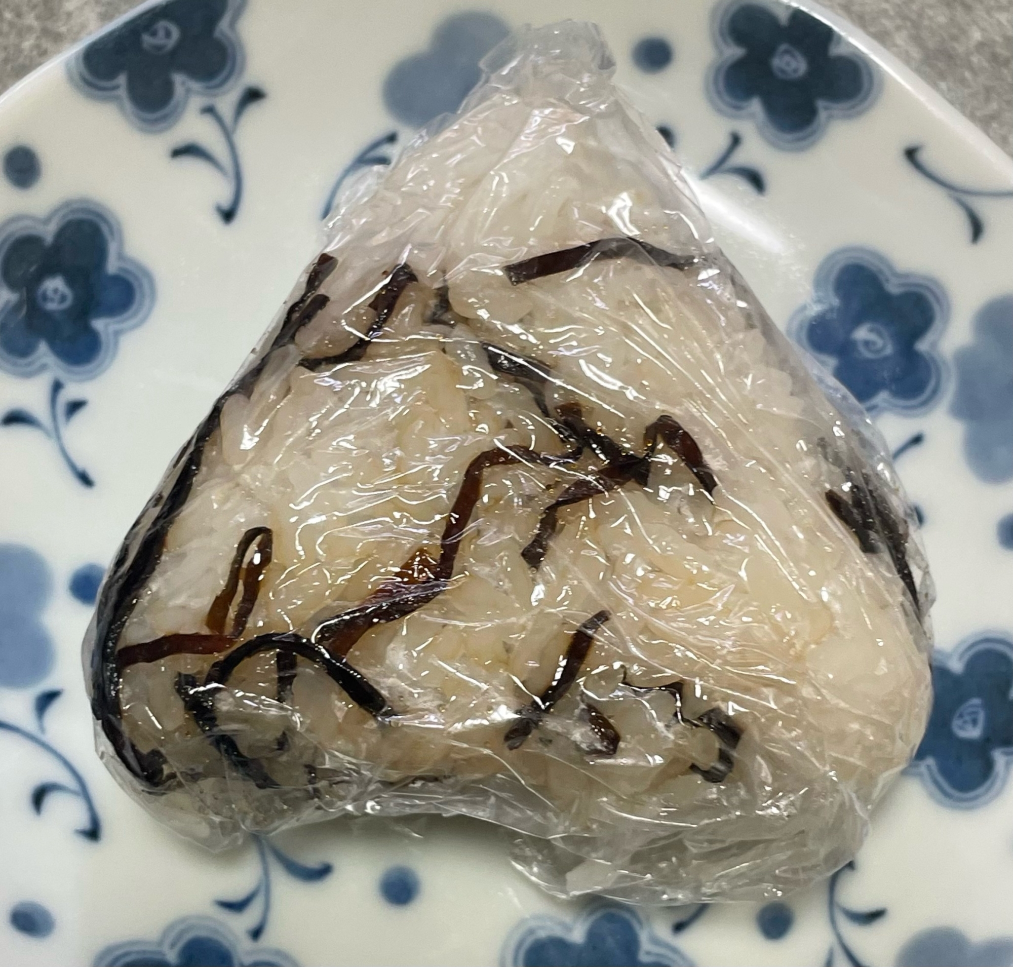 おにぎり ( 塩昆布 卵焼き マヨネーズ 七味 )