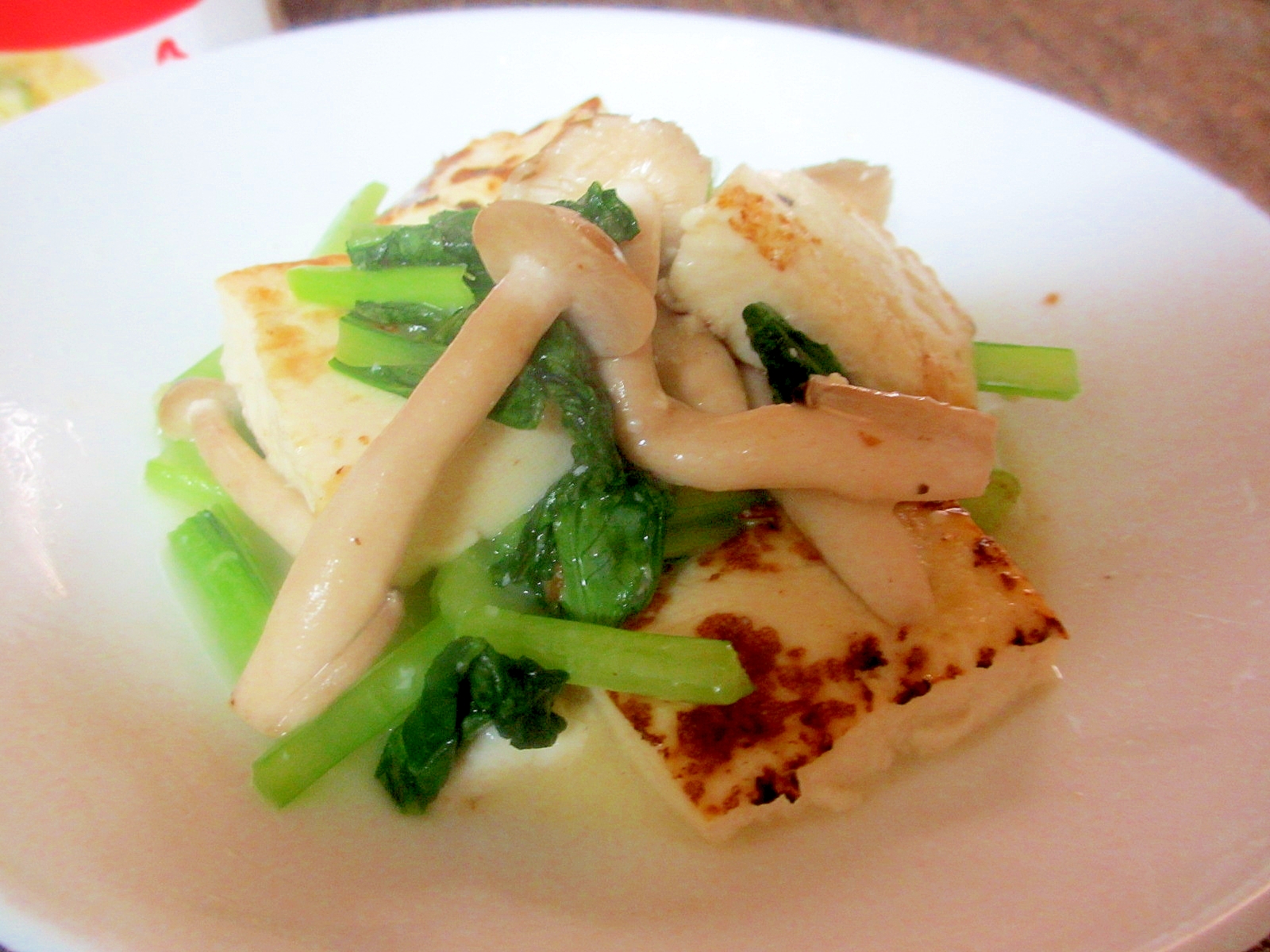 小松菜、しめじ、豆腐の鶏がら塩糀炒め