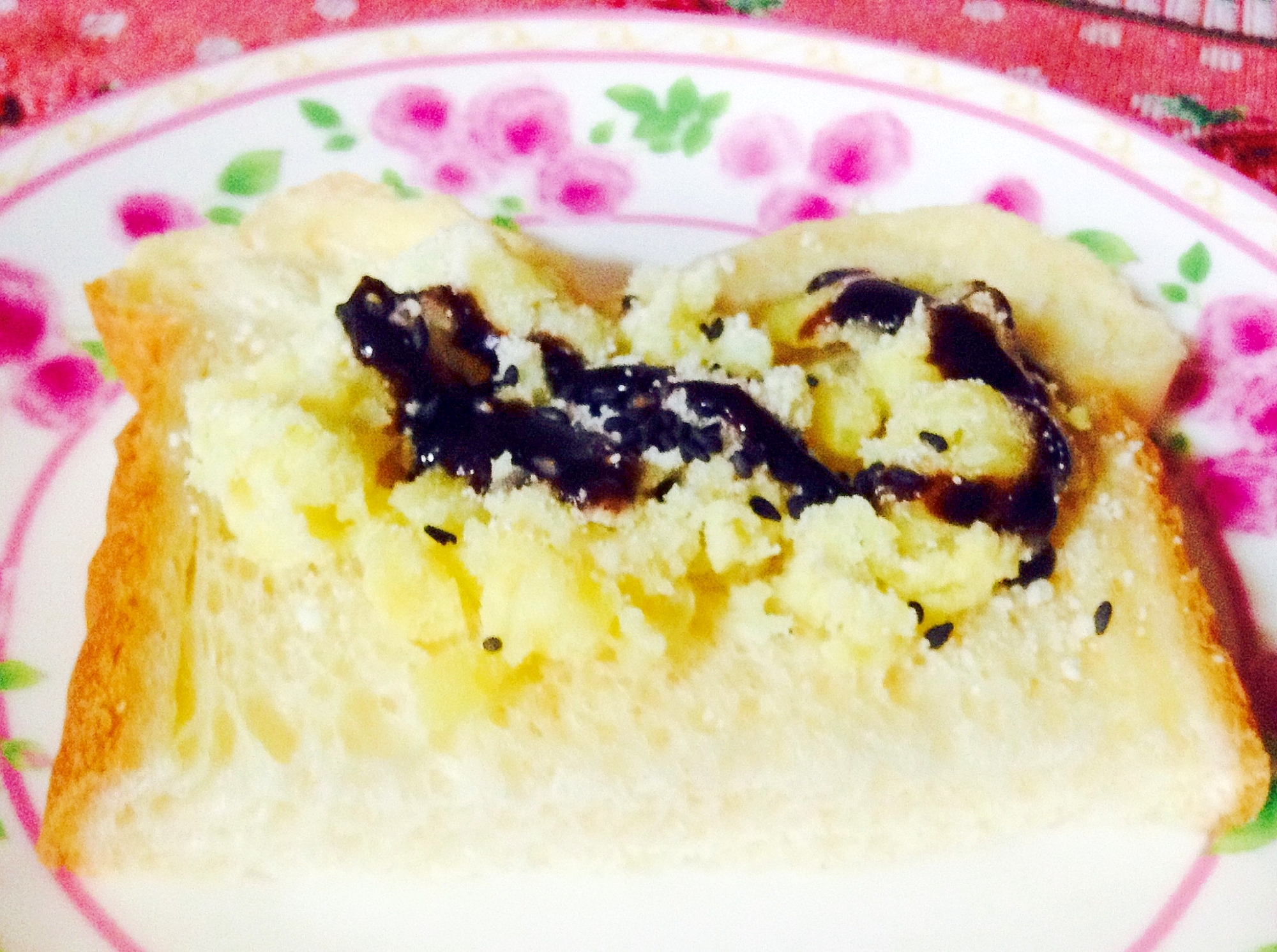 さつま芋と粉チーズと黒胡麻とチョコシロトースト♡