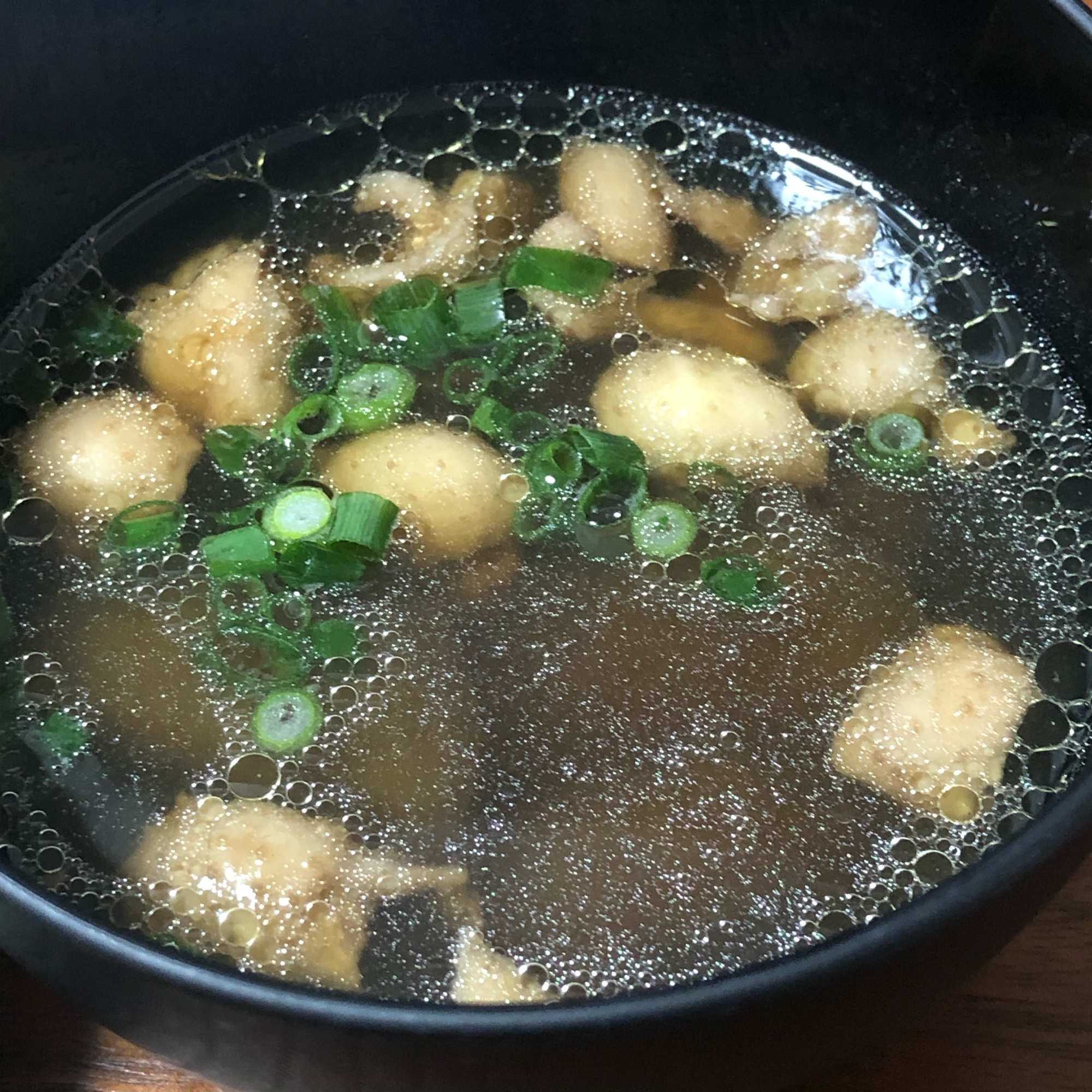 鶏皮の出汁がでて美味しい♪鶏皮入りおすまし