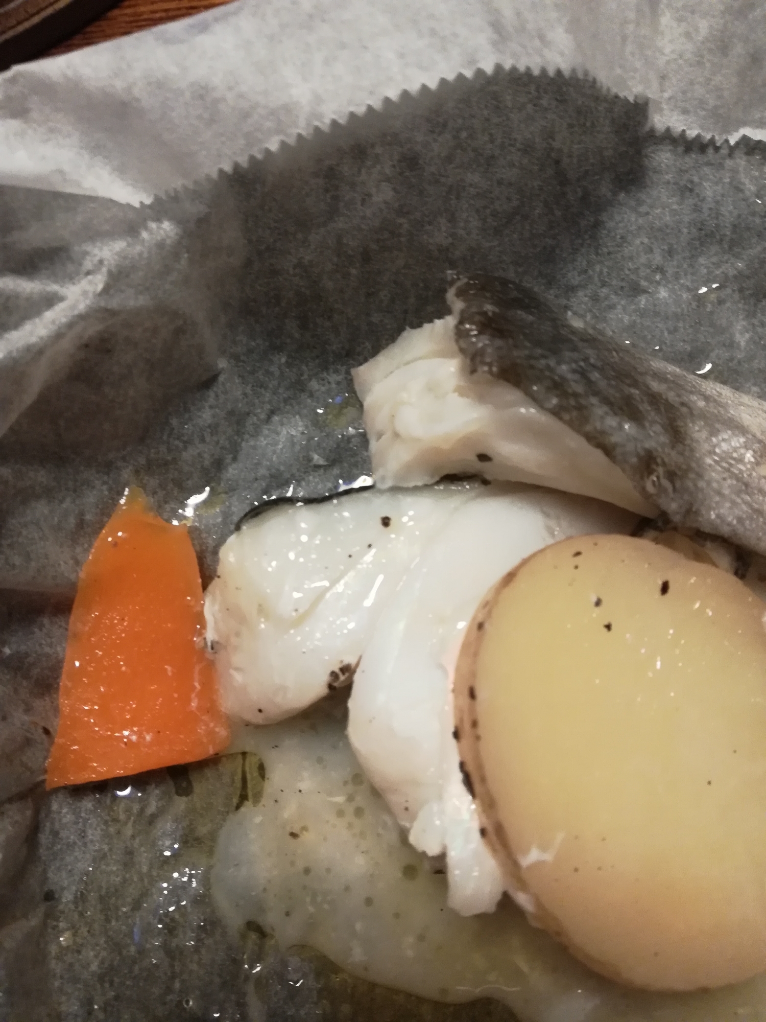 オリーブオイルで鱈の紙包み焼き