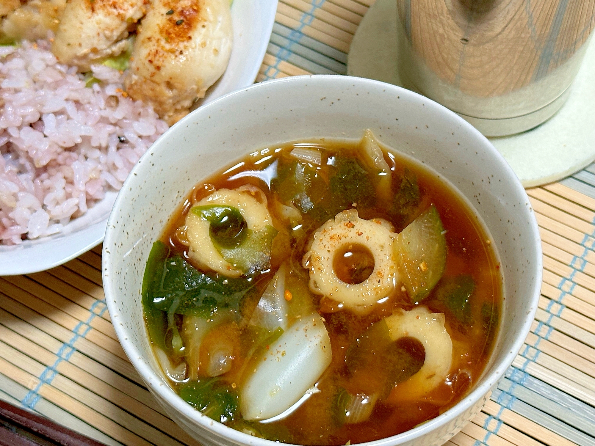 多めに作って冷やして食べたい具だくさんの夏赤だし！